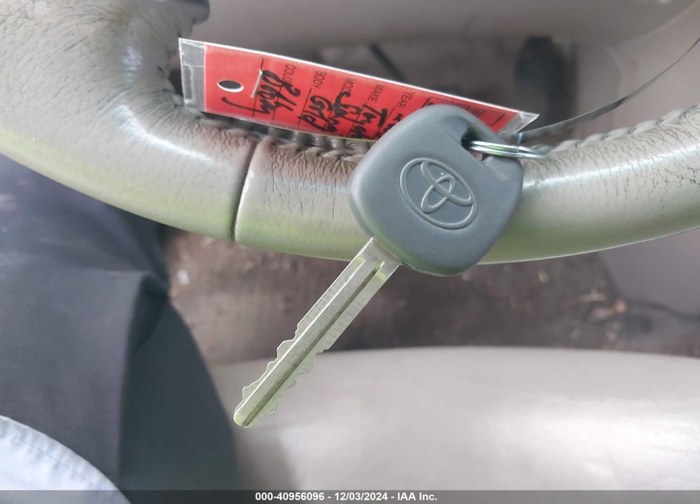 2005 TOYOTA SIENNA XLE VIN: 5TDZA22CX5S229992