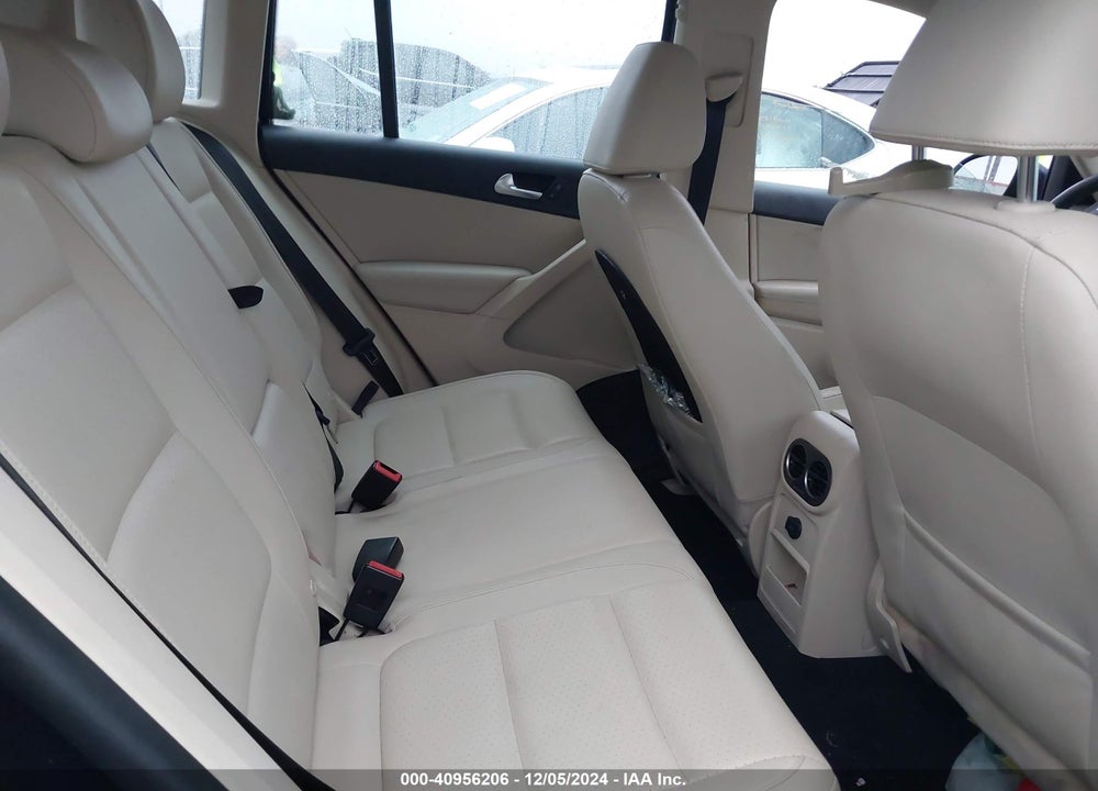 2016 VOLKSWAGEN TIGUAN S VIN: WVGBV7AX8GW575450