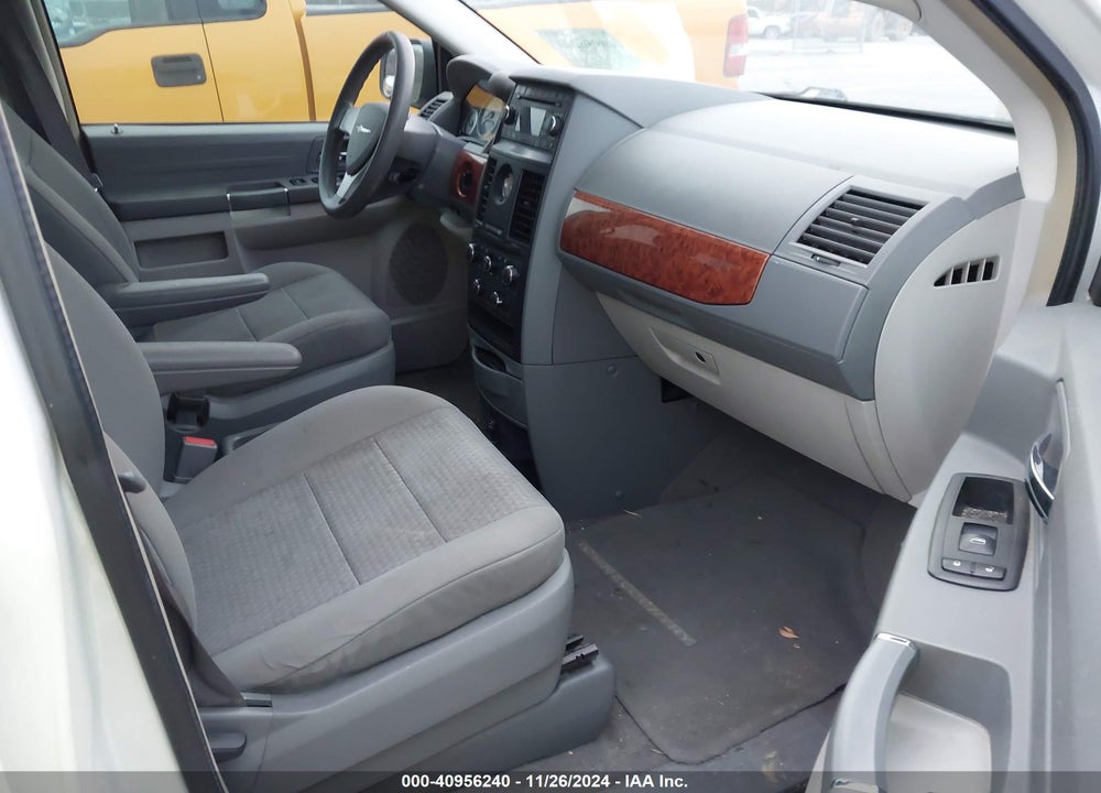 2008 CHRYSLER TOWN & COUNTRY VIN: 2A8HR44H78R641091