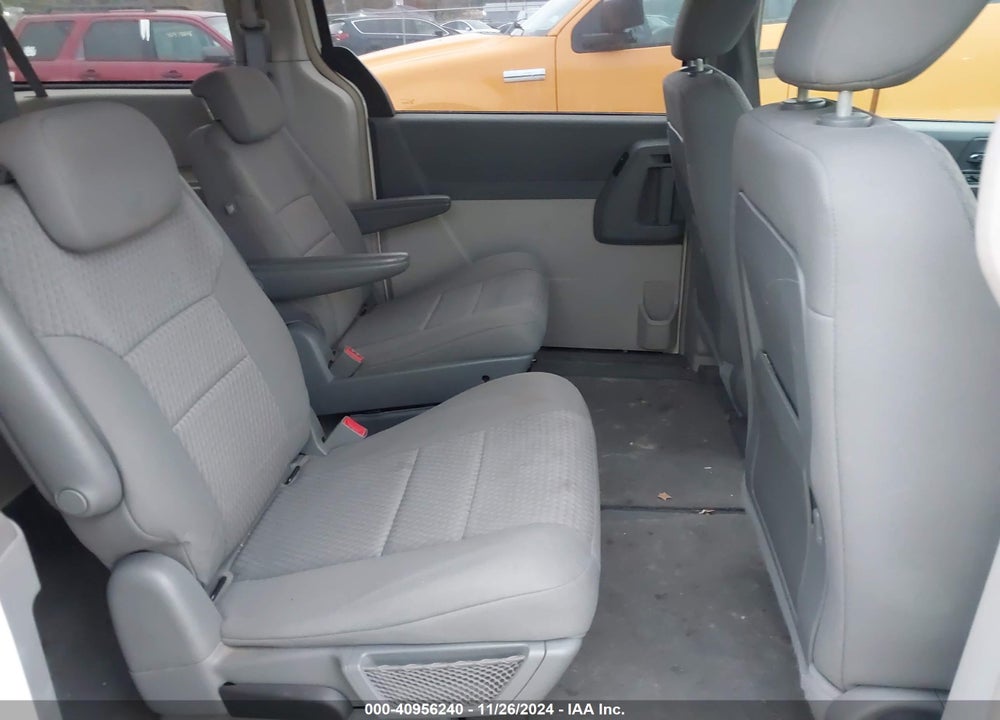 2008 CHRYSLER TOWN & COUNTRY VIN: 2A8HR44H78R641091