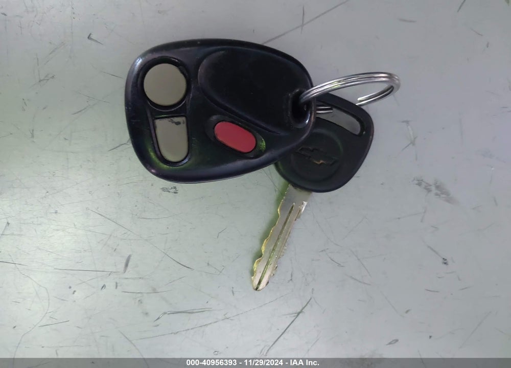 2001 CHEVROLET TAHOE LT VIN: 1GNEK13T91J275204