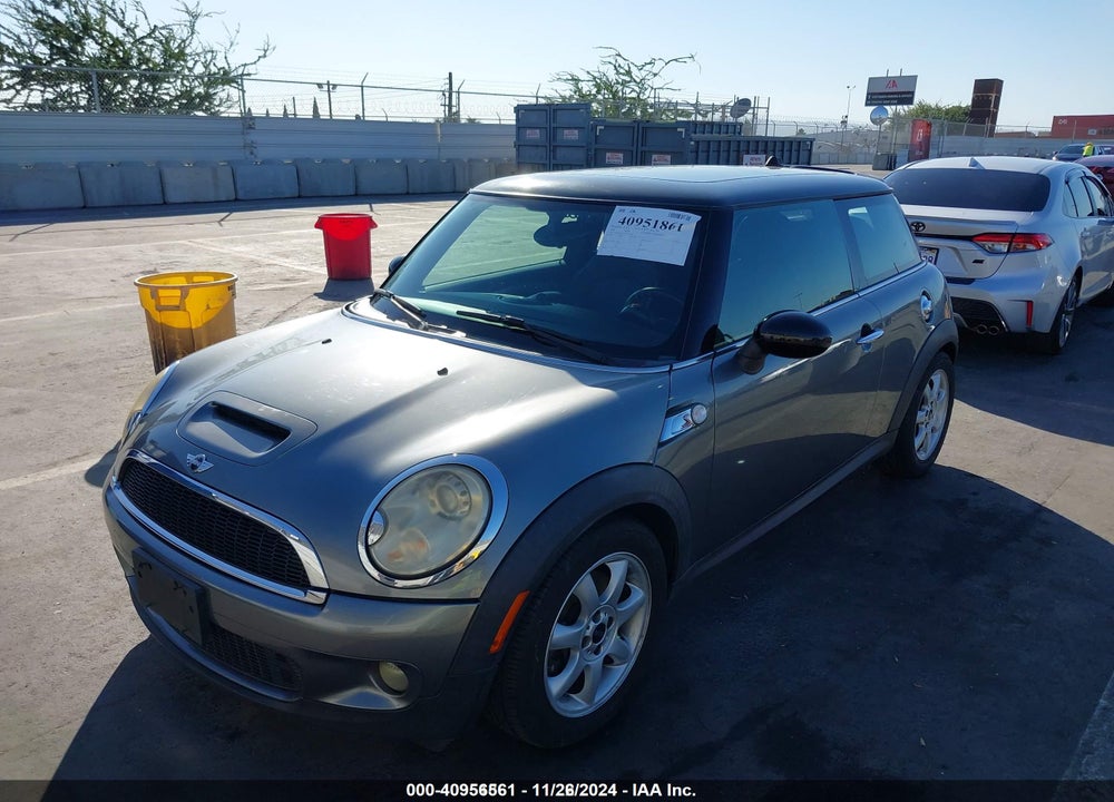 2009 MINI COOPER S VIN: WMWMF73519TT95508