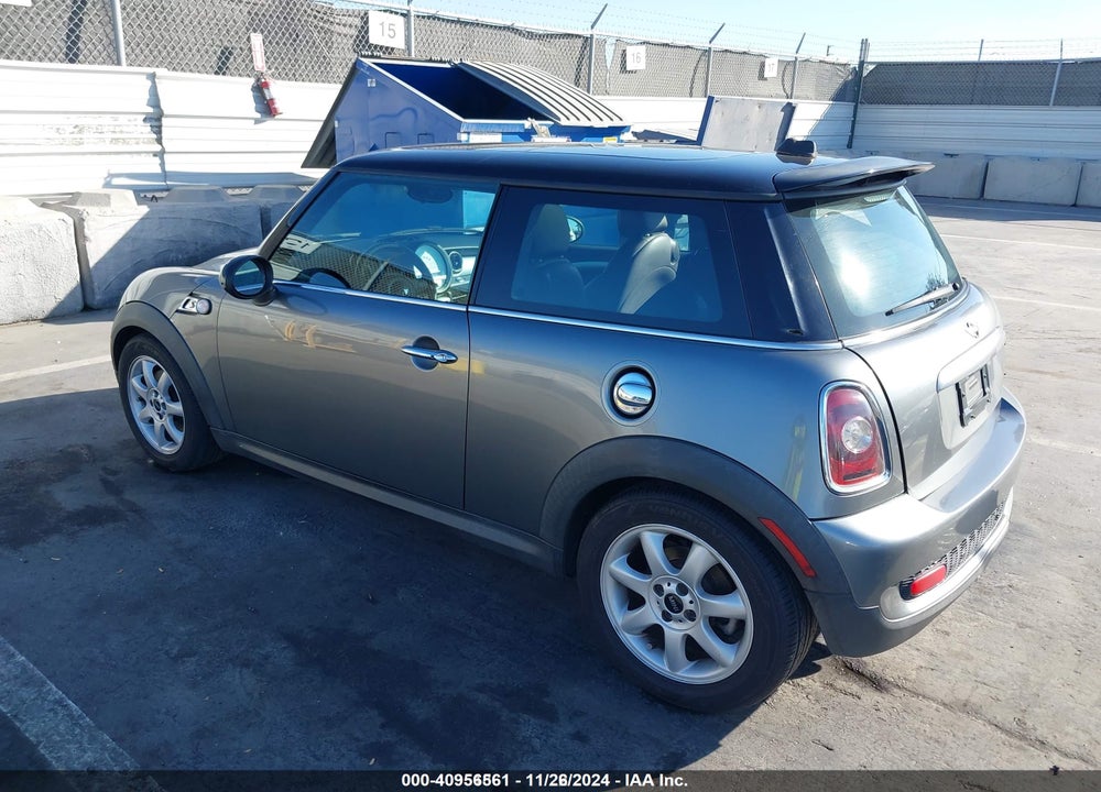 2009 MINI COOPER S VIN: WMWMF73519TT95508