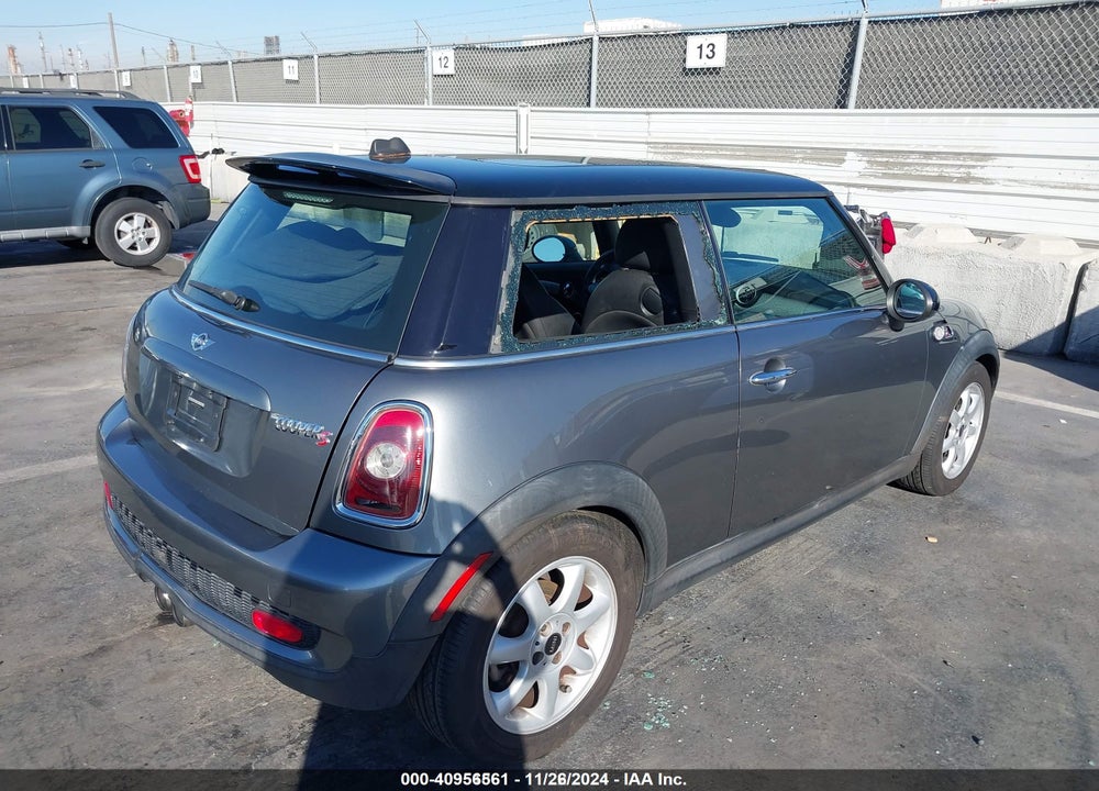 2009 MINI COOPER S VIN: WMWMF73519TT95508