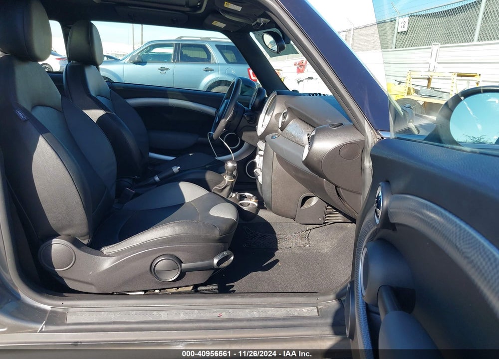 2009 MINI COOPER S VIN: WMWMF73519TT95508