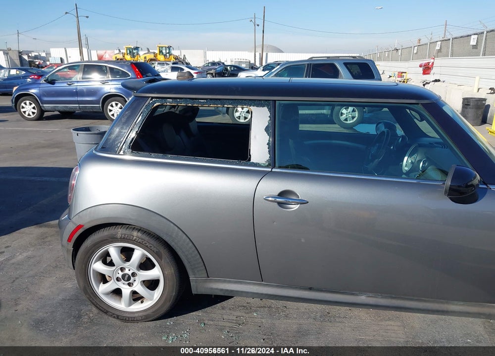 2009 MINI COOPER S VIN: WMWMF73519TT95508