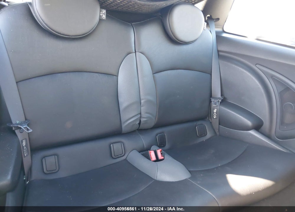 2009 MINI COOPER S VIN: WMWMF73519TT95508