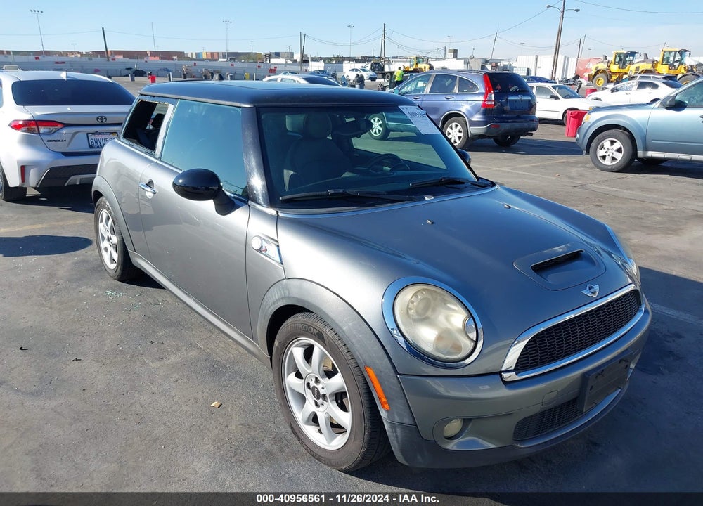 2009 MINI COOPER S VIN: WMWMF73519TT95508