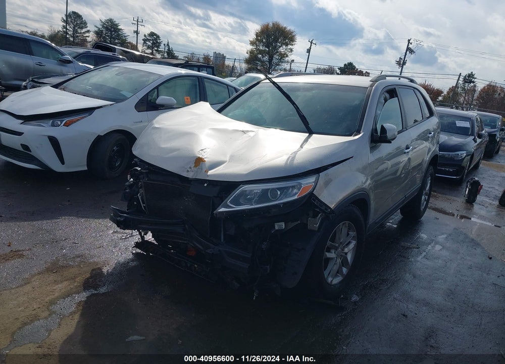 2015 KIA SORENTO LX VIN: 5XYKT3A63FG576009