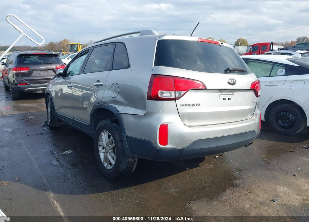 2015 KIA SORENTO LX VIN: 5XYKT3A63FG576009