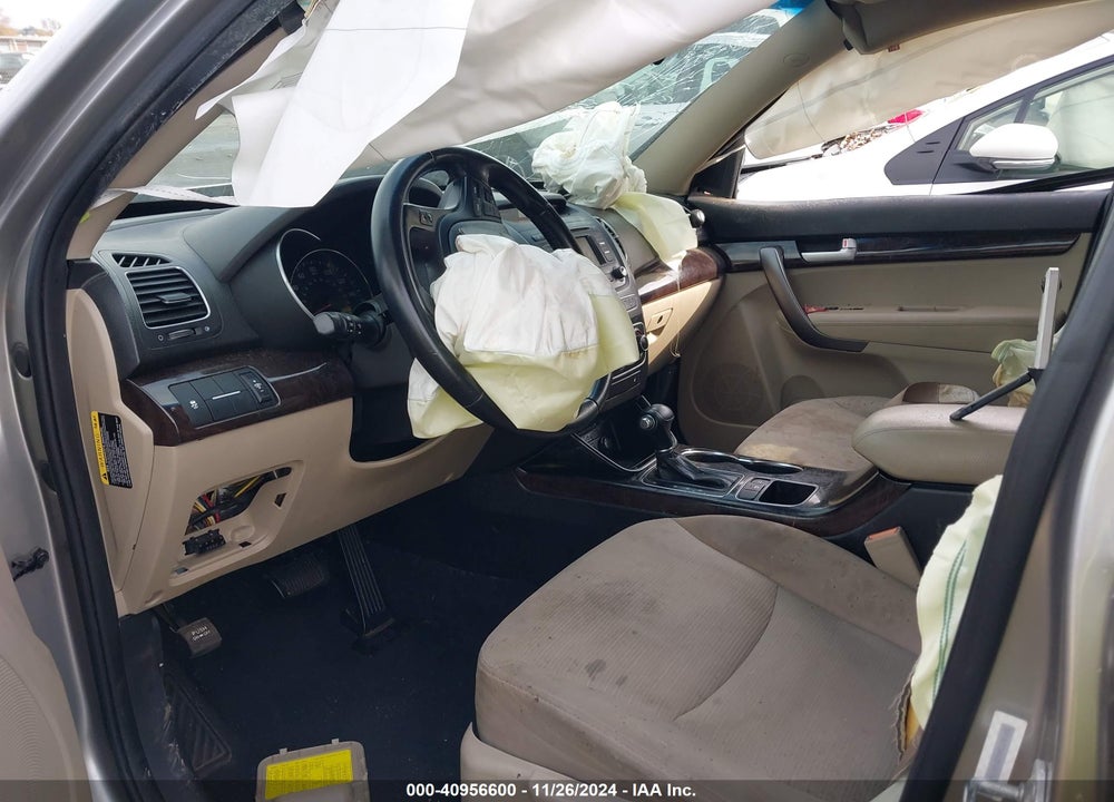 2015 KIA SORENTO LX VIN: 5XYKT3A63FG576009