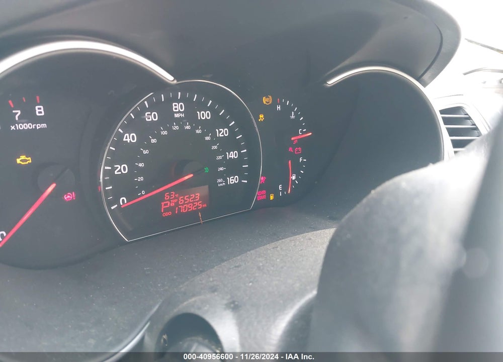 2015 KIA SORENTO LX VIN: 5XYKT3A63FG576009
