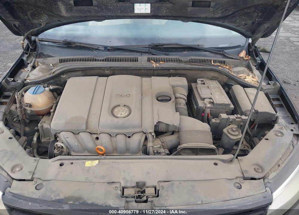 2011 VOLKSWAGEN JETTA 2.5L SE VIN: 3VWDZ7AJ7BM389899