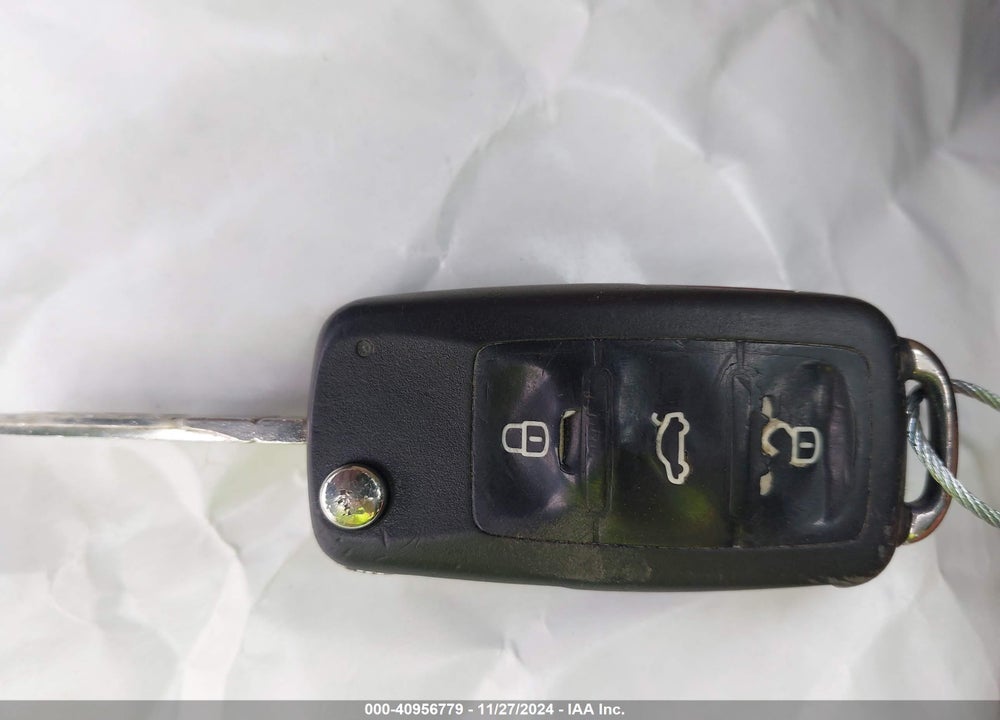 2011 VOLKSWAGEN JETTA 2.5L SE VIN: 3VWDZ7AJ7BM389899