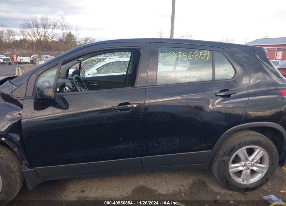 2019 CHEVROLET TRAX LS VIN: 3GNCJNSB1KL227314