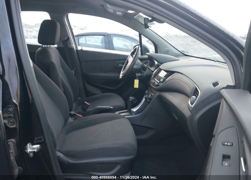 2019 CHEVROLET TRAX LS VIN: 3GNCJNSB1KL227314