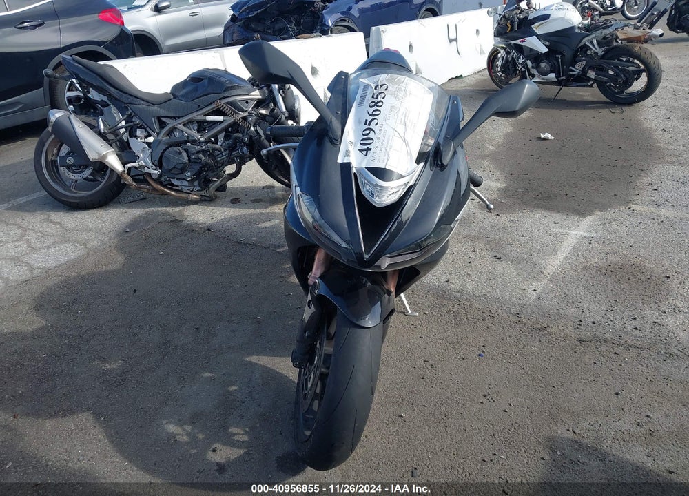 2014 TRIUMPH MOTORCYCLE DAYTONA 675 VIN: SMTA01YK1EJ622352