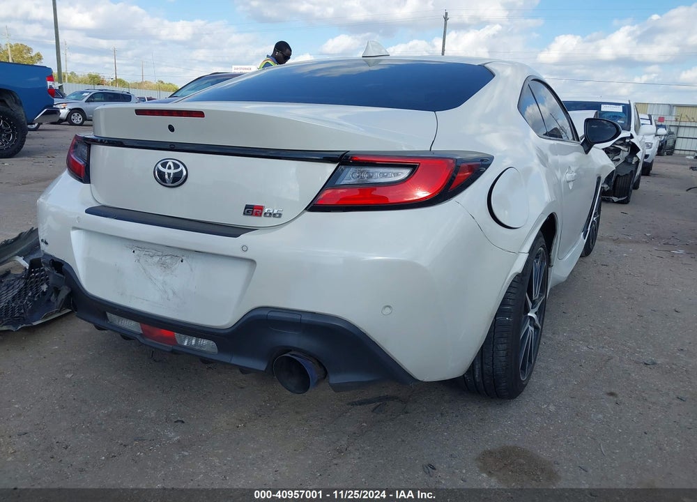 2022 TOYOTA GR86 VIN: JF1ZNBC14N8756163