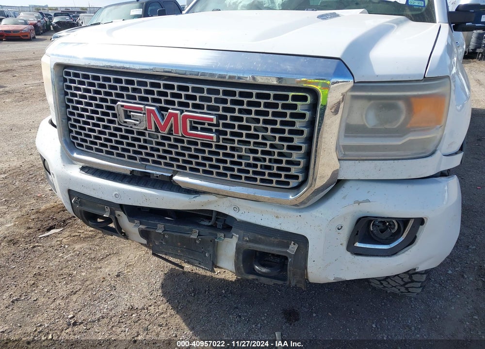 2015 GMC SIERRA 3500HD DENALI VIN: 1GT424E81FF150979