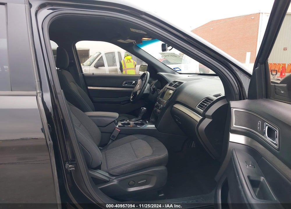 2019 FORD EXPLORER XLT VIN: 1FM5K7D8XKGB38532