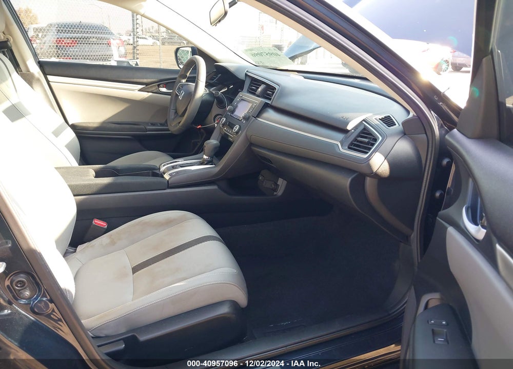2018 HONDA CIVIC LX VIN: 2HGFC2F52JH538987