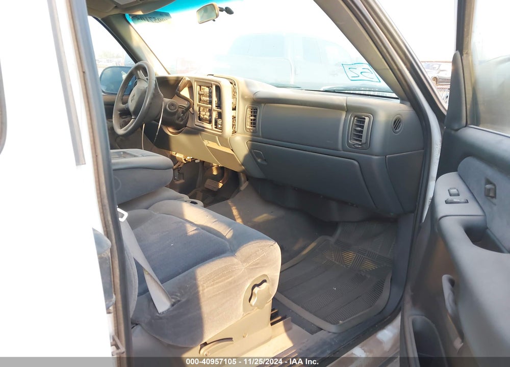 2001 CHEVROLET SILVERADO 1500 LS VIN: 2GCEC19VX11392640