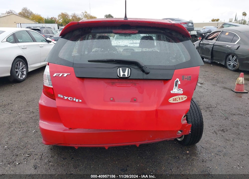 2011 HONDA FIT SPORT VIN: JHMGE8H52BC024976