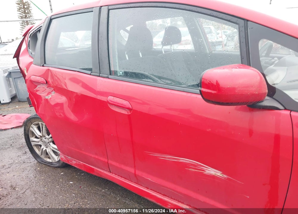 2011 HONDA FIT SPORT VIN: JHMGE8H52BC024976