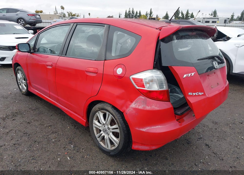 2011 HONDA FIT SPORT VIN: JHMGE8H52BC024976