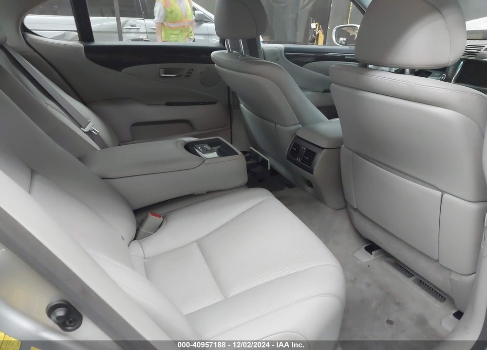 2008 LEXUS LS 460 VIN: JTHBL46F585055186
