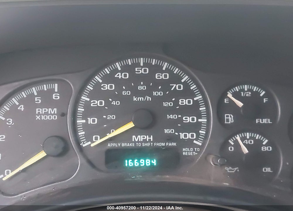 2000 CHEVROLET TAHOE ALL NEW LS VIN: 1GNEK13T8YJ179364