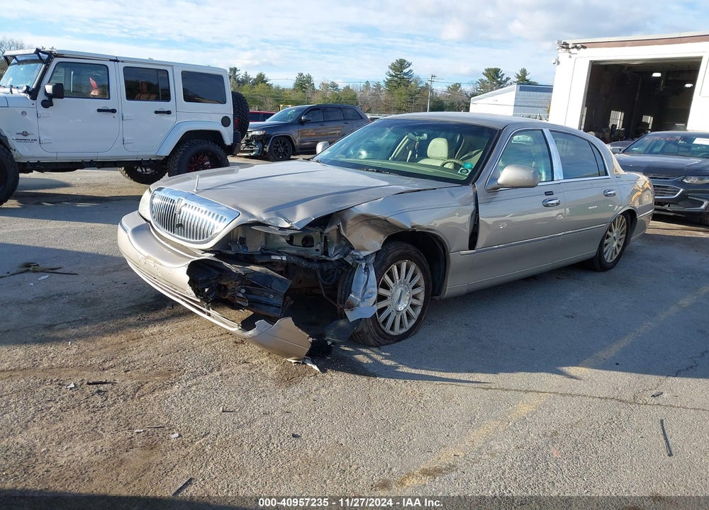 2003 LINCOLN TOWN CAR EXECUTIVE VIN: 1LNHM81W23Y631262