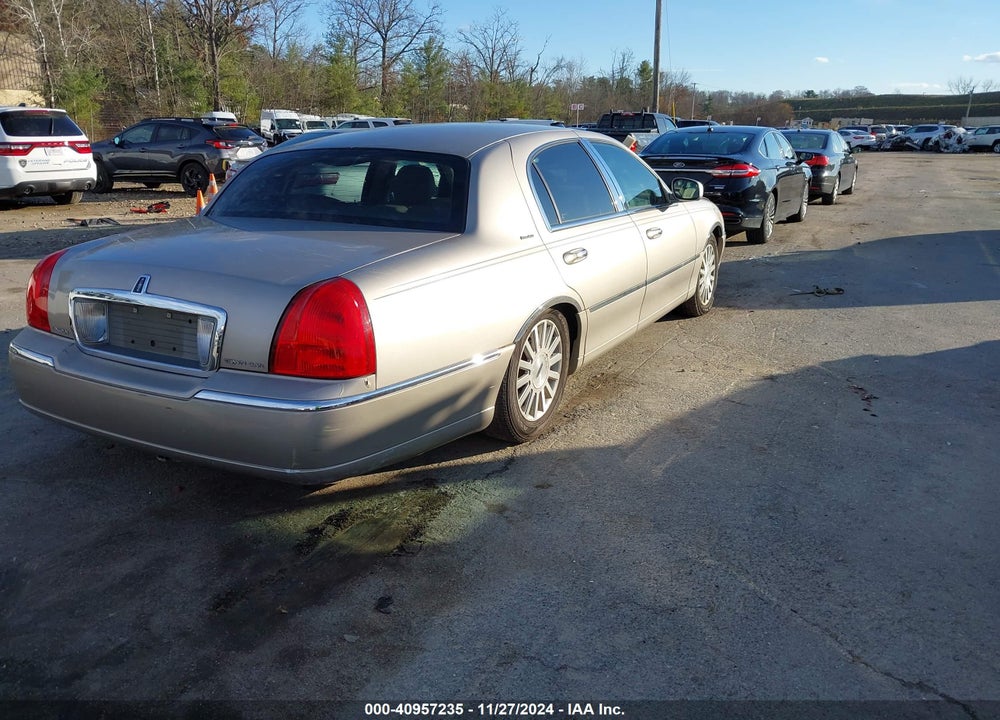2003 LINCOLN TOWN CAR EXECUTIVE VIN: 1LNHM81W23Y631262