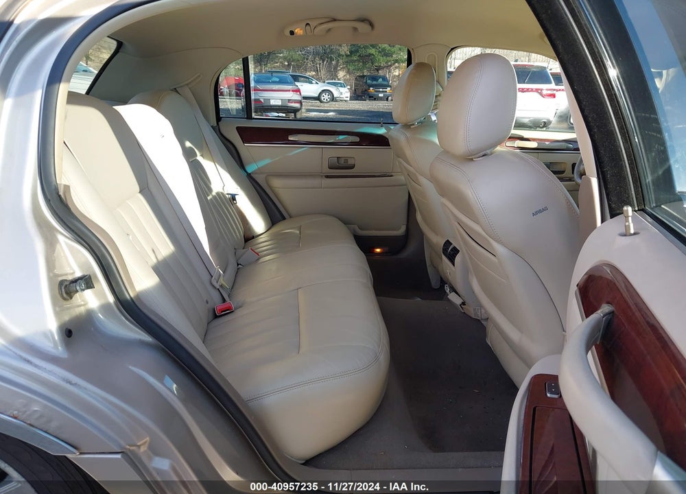 2003 LINCOLN TOWN CAR EXECUTIVE VIN: 1LNHM81W23Y631262
