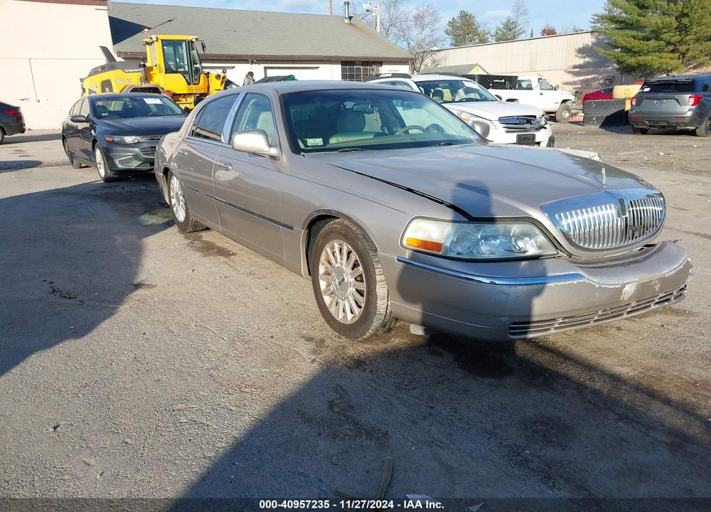 2003 LINCOLN TOWN CAR EXECUTIVE VIN: 1LNHM81W23Y631262