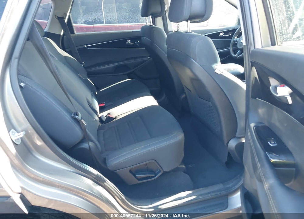 2016 KIA SORENTO 2.4L L VIN: 5XYPG4A38GG124791
