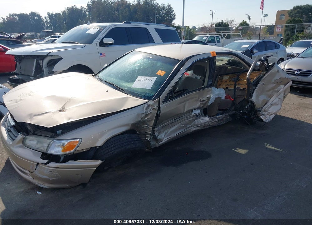 2000 TOYOTA CAMRY LE VIN: JT2BG22K3Y0522415