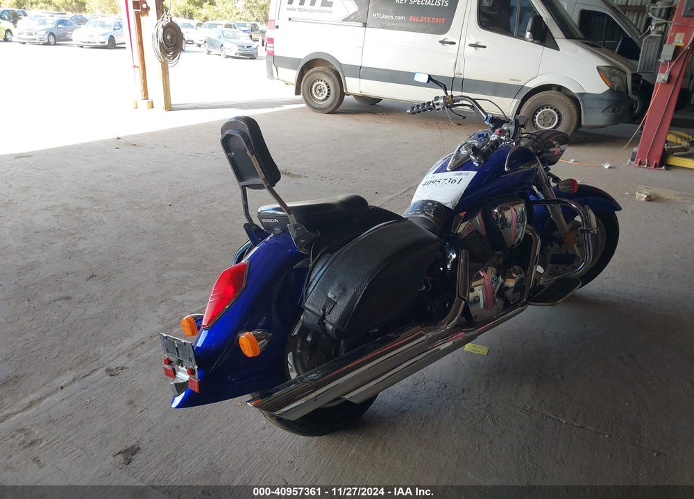 2006 HONDA VTX1300 R VIN: 1HFSC52636A309923