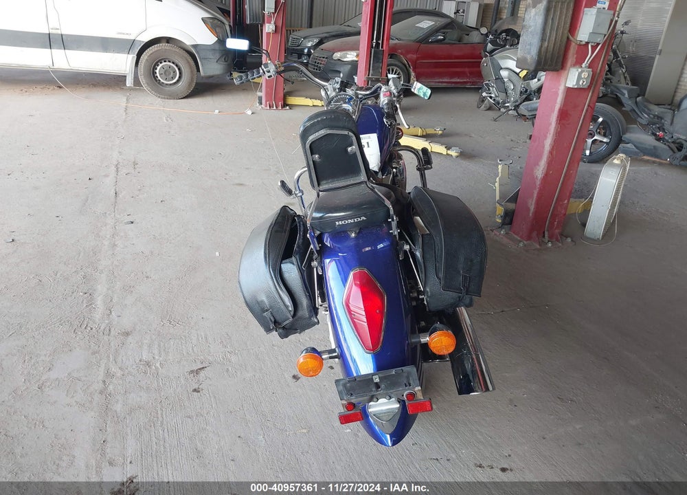 2006 HONDA VTX1300 R VIN: 1HFSC52636A309923