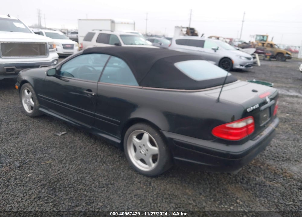 2000 MERCEDES-BENZ CLK 430 VIN: WDBLK70GXYT045212