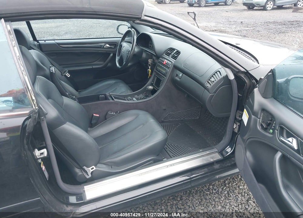 2000 MERCEDES-BENZ CLK 430 VIN: WDBLK70GXYT045212