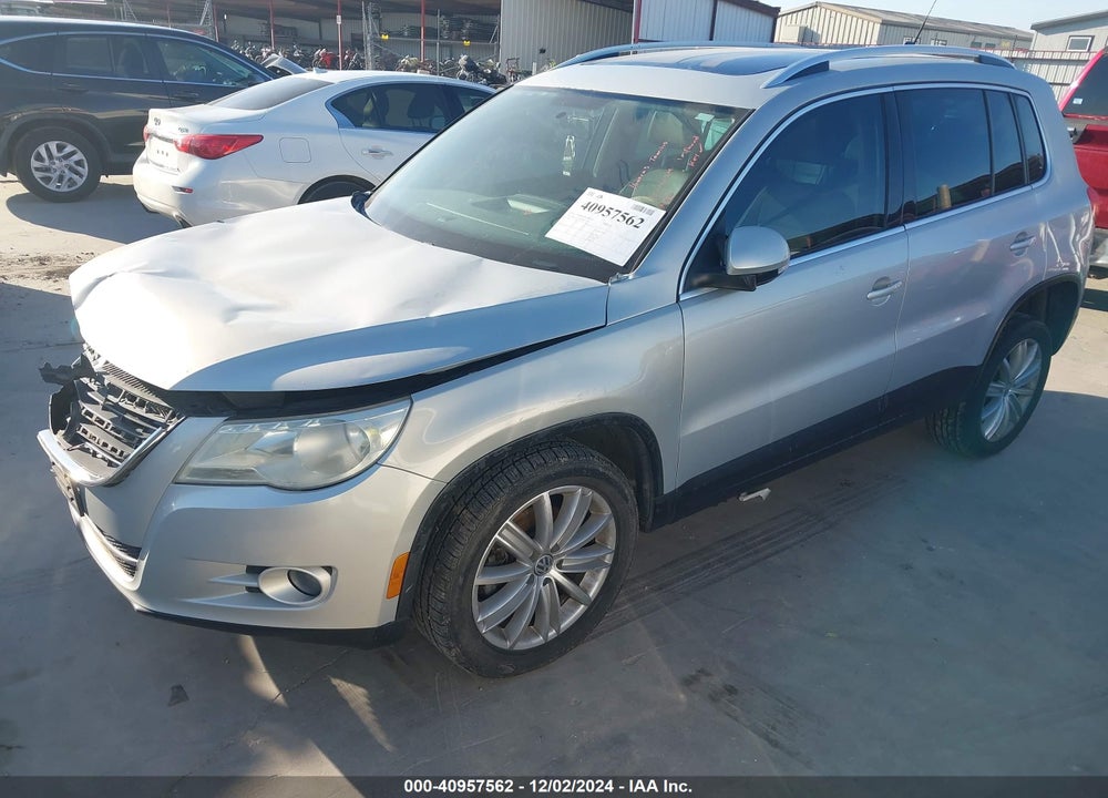 2011 VOLKSWAGEN TIGUAN SE VIN: WVGAV7AX1BW531620