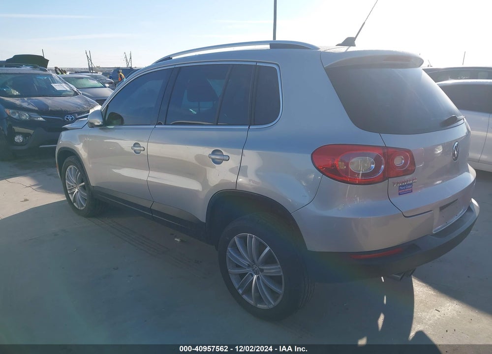 2011 VOLKSWAGEN TIGUAN SE VIN: WVGAV7AX1BW531620