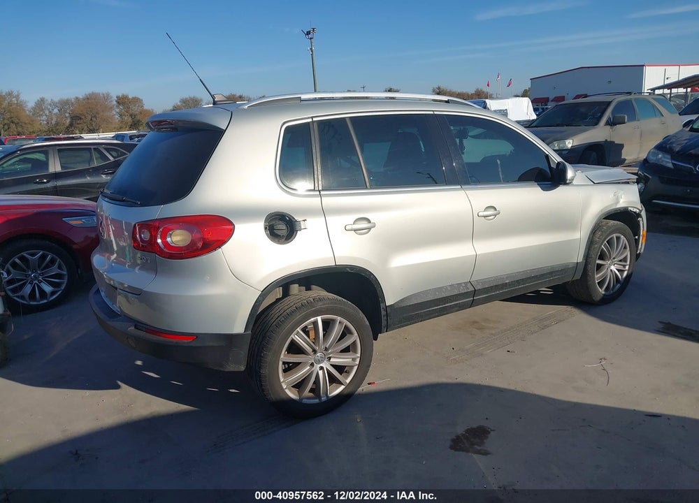 2011 VOLKSWAGEN TIGUAN SE VIN: WVGAV7AX1BW531620