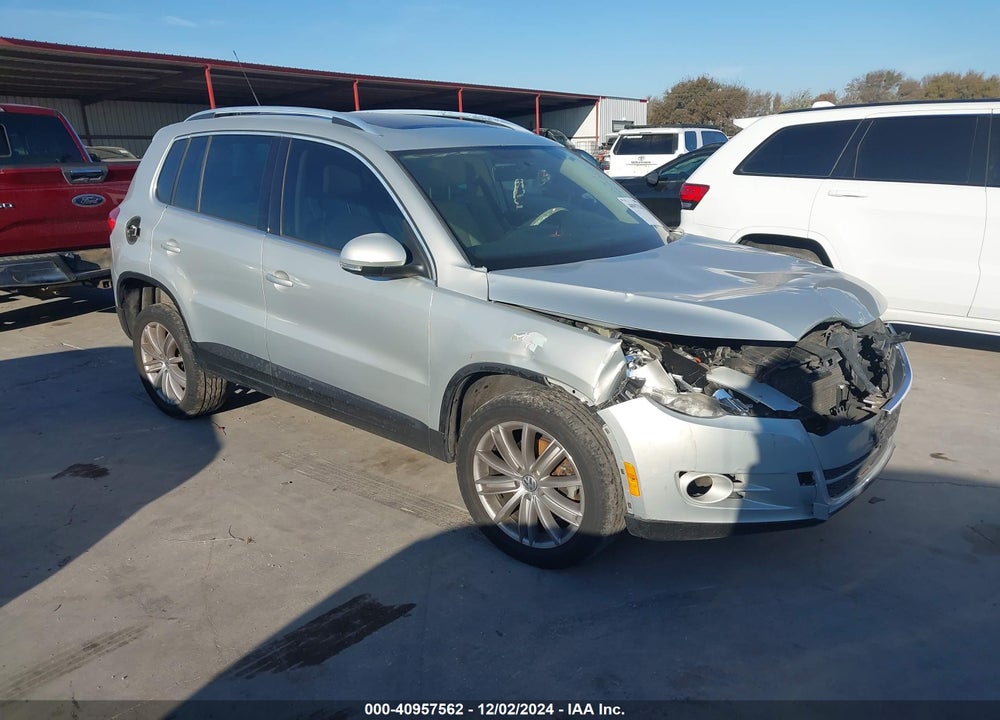 2011 VOLKSWAGEN TIGUAN SE VIN: WVGAV7AX1BW531620