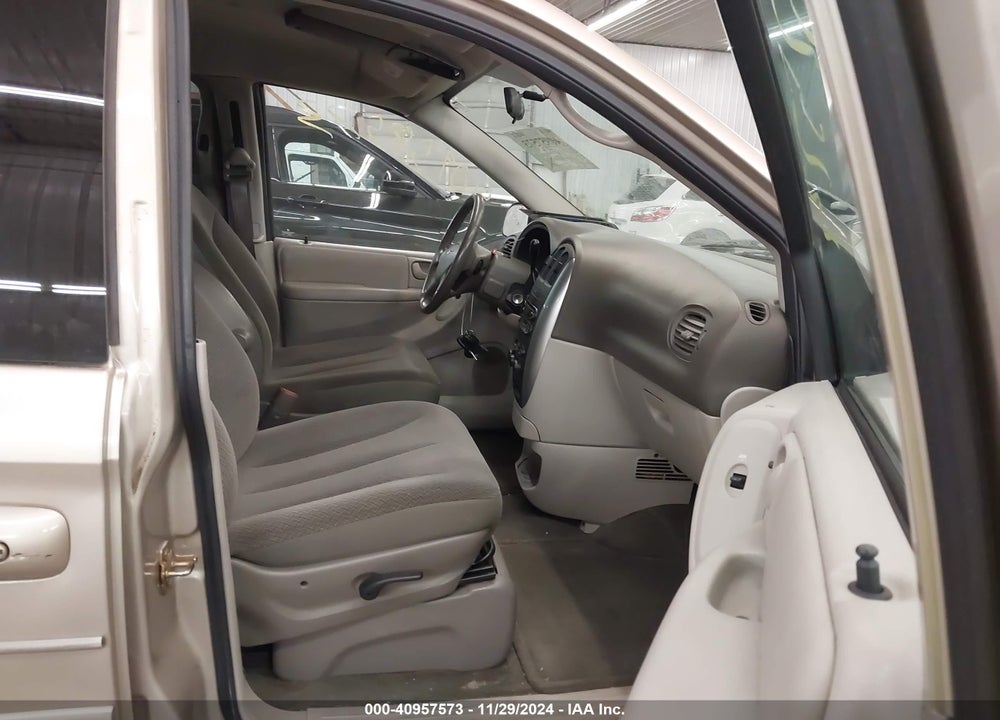 2005 CHRYSLER TOWN & COUNTRY TOURING VIN: 2C4GP54L15R517722