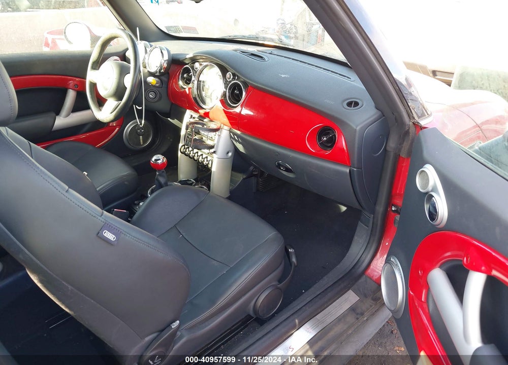 2007 MINI COOPER S VIN: WMWRH33517TJ44171