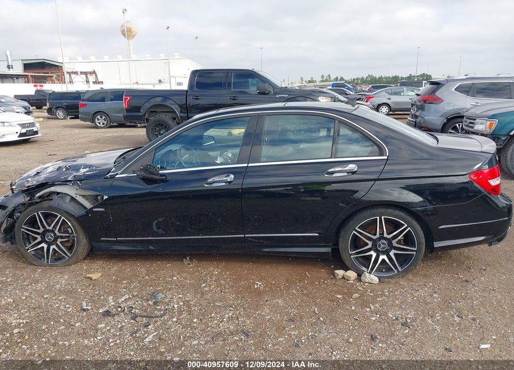 2012 MERCEDES-BENZ C 250 LUXURY/SPORT VIN: WDDGF4HB8CR231812