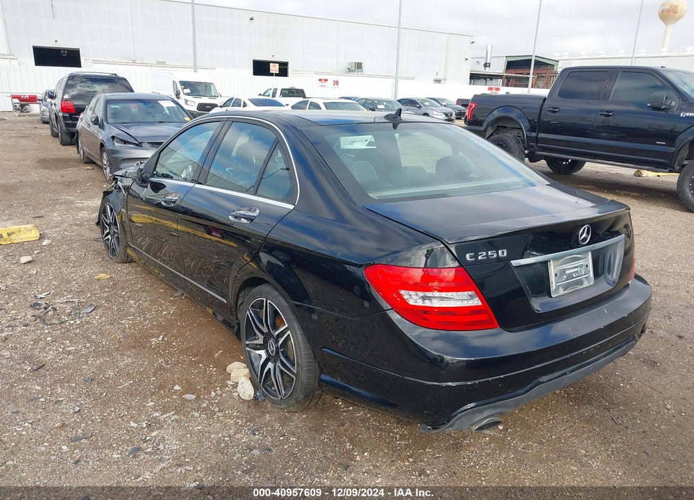 2012 MERCEDES-BENZ C 250 LUXURY/SPORT VIN: WDDGF4HB8CR231812