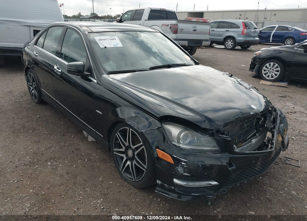 2012 MERCEDES-BENZ C 250 LUXURY/SPORT VIN: WDDGF4HB8CR231812